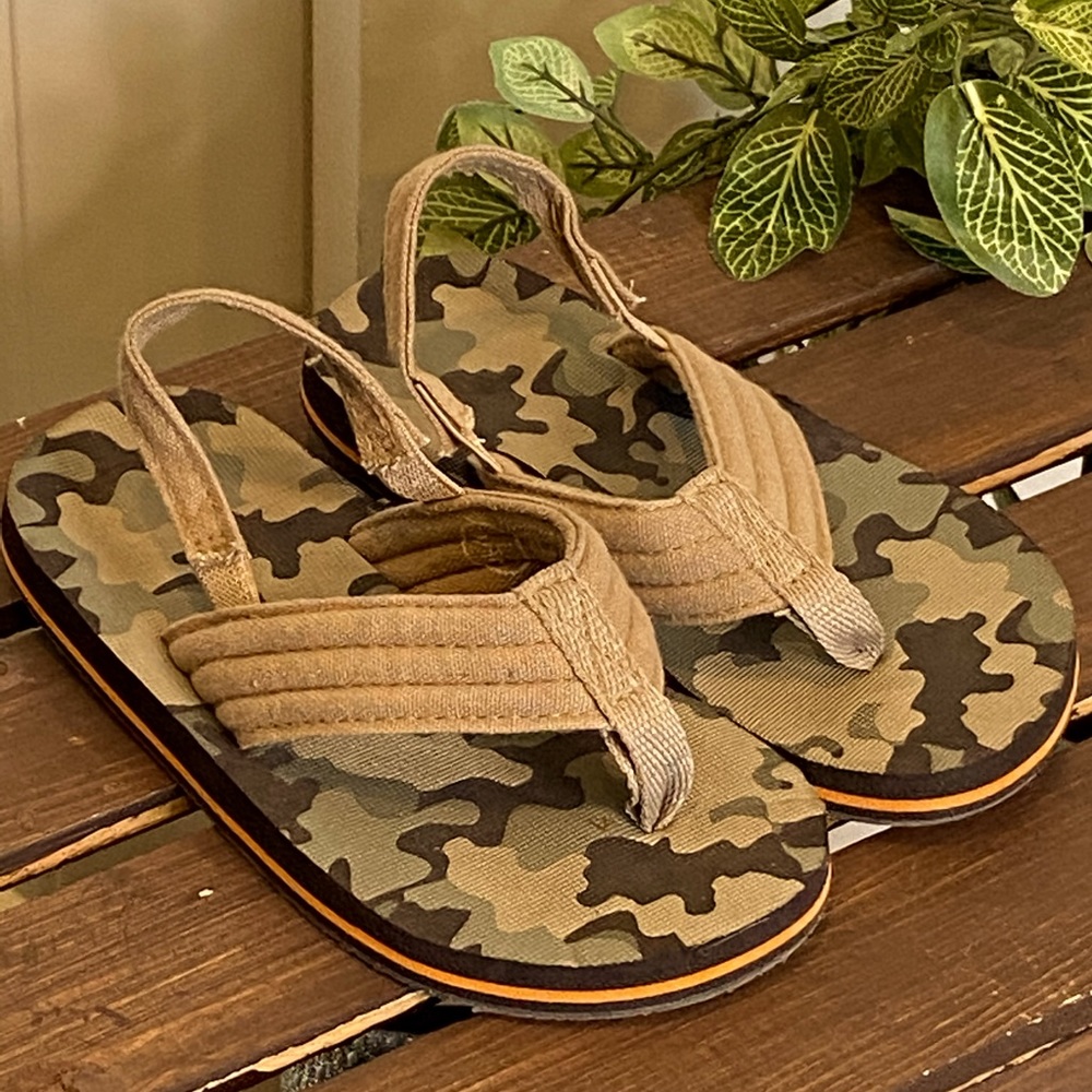 Toddler Henry Camo Flip Flop Sandals - Cat & Jack